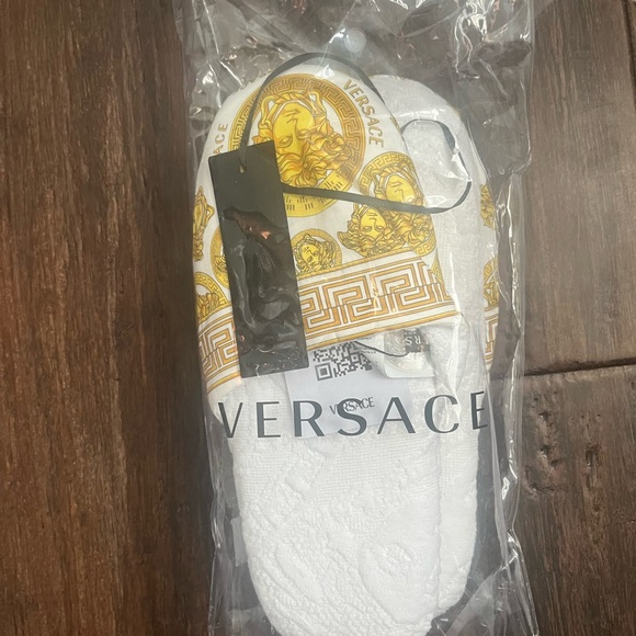 AUTHENTIC and REAL Brand new Versace house slippers UNISEX - Picture 4 of 5
